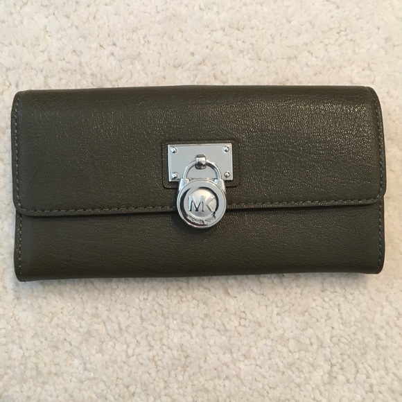 Michael Kors Handbags - NWOT RARE Michael Kors Large Hamilton Flap Wallet